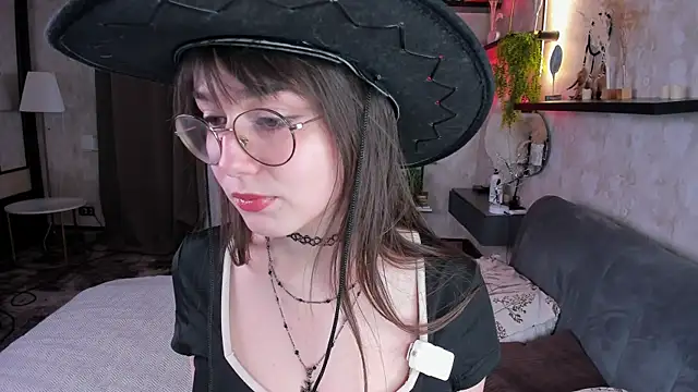 LaelIvie online show from April 2026 08:17:01 AM