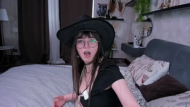 LaelIvie online show from April 2026 01:41:02 PM