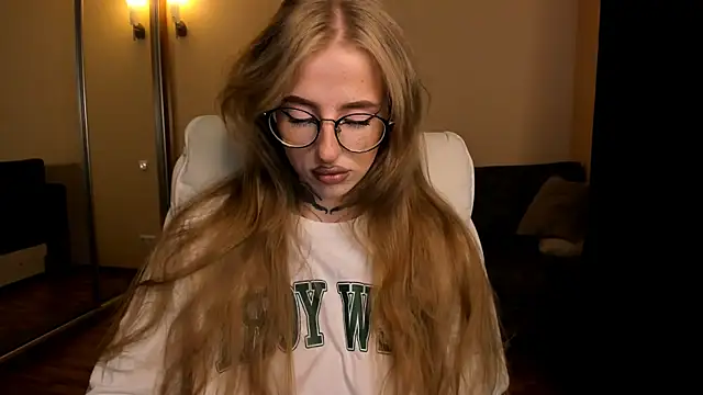 Snapshot of harley_kimm chatting on June 2026 05:27:01 AM harley kimm online show from June 2026 05:27:01 AM