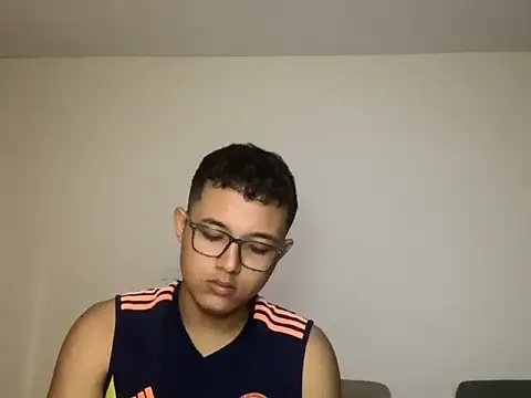 Snapshot of Chriis_18 chatting on April 2026 01:39:01 PM Chriis 18 online show from April 2026 01:39:01 PM