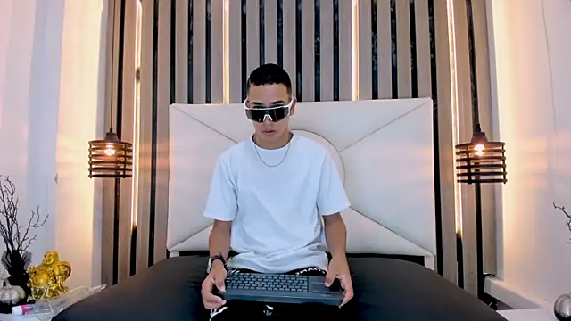 santiago deluca online show from April 2026 07:47:02 PM