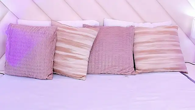 Snapshot of MoollyLove chatting on March 2026 02:05:02 PM MoollyLove online show from March 2026 02:05:02 PM