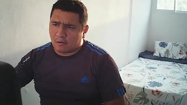luis20212 online show from May 2026 10:40:02 PM