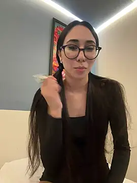 juliacosta online show from April 2026 06:52:02 PM