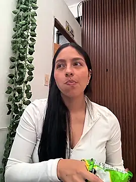SophiaCastro09  online show from May 2026 03:50:01 PM