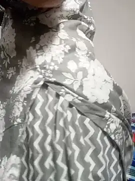 Snapshot of Sexyy_Bhabhi_143 chatting on July 2026 10:01:01 PM Sexyy Bhabhi 143 online show from July 2026 10:01:01 PM