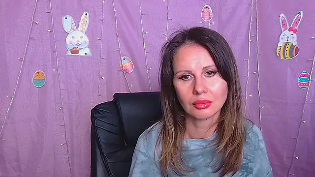 ElsaFrey online show from April 2026 10:13:02 AM