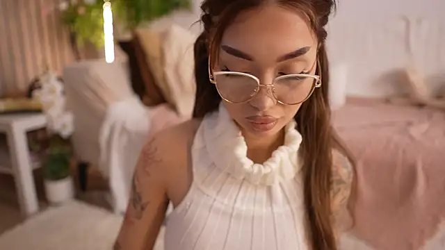 SashaFererra online show from April 2026 05:21:02 PM