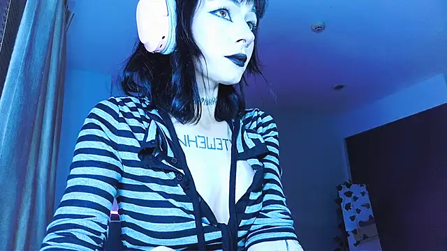 Snapshot of H3xD0ll chatting on April 2026 11:14:01 PM H3xD0ll online show from April 2026 11:14:01 PM