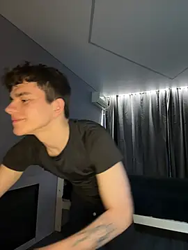 MaxWoolf online show from April 2026 03:17:01 PM