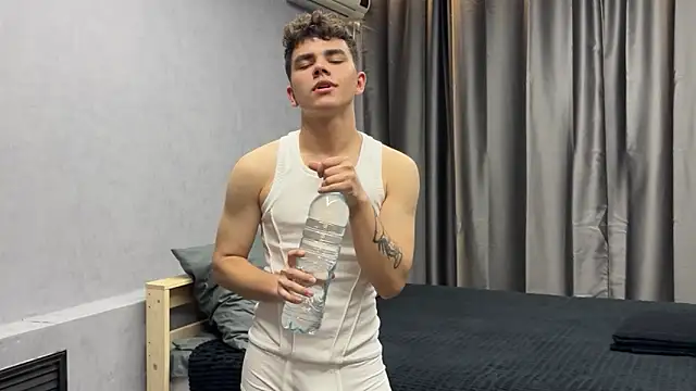 MaxWoolf online show from May 2026 01:50:01 PM