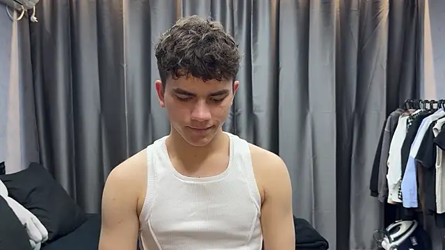 MaxWoolf online show from May 2026 04:14:02 PM