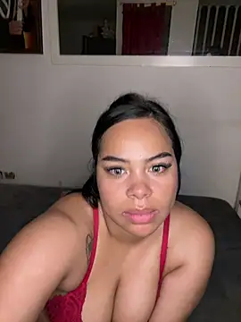Snapshot of lunaa_love chatting on May 2026 11:23:04 PM lunaa love online show from May 2026 11:23:04 PM