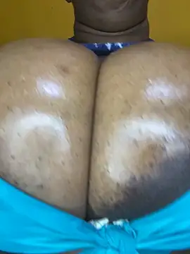 Snapshot of BoobsQueeen chatting on May 2026 02:29:01 AM BoobsQueeen online show from May 2026 02:29:01 AM