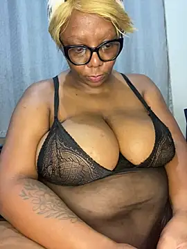 BoobsQueeen online show from July 2026 11:00:01 PM