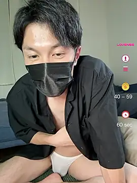 Snapshot of -YumaUemura- chatting on May 2026 02:11:01 PM -YumaUemura- online show from May 2026 02:11:01 PM
