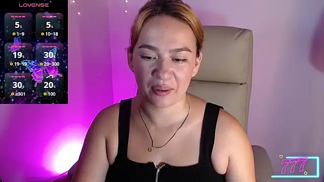 Snapshot of Carolina_2403 chatting on May 2026 08:48:02 PM Carolina 2403 online show from May 2026 08:48:02 PM