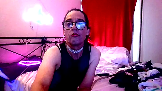 courtney1982 online show from April 2026 11:13:02 PM