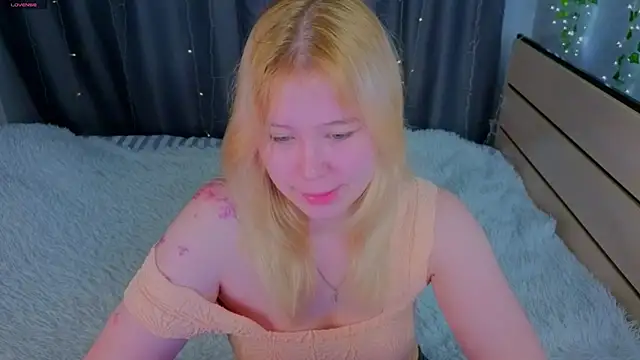 Snapshot of unburnedgirl chatting on June 2026 04:04:02 PM unburnedgirl online show from June 2026 04:04:02 PM