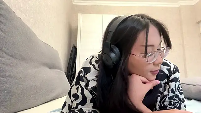 Snapshot of Feylinmay chatting on April 2026 11:46:02 AM Feylinmay online show from April 2026 11:46:02 AM