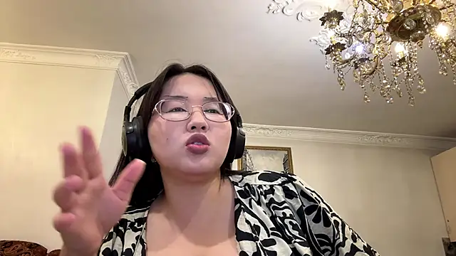 Snapshot of Feylinmay chatting on April 2026 10:29:01 AM Feylinmay online show from April 2026 10:29:01 AM