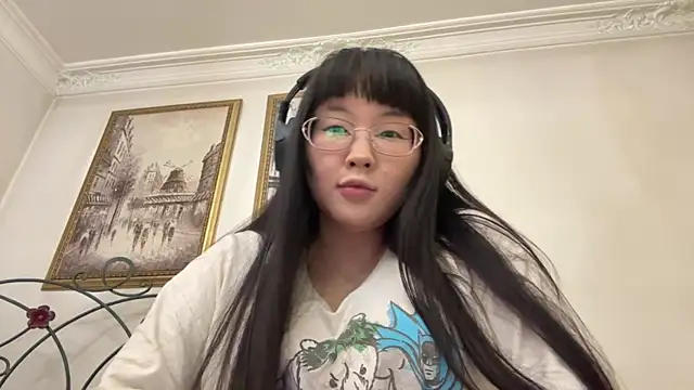 Snapshot of Feylinmay chatting on April 2026 10:43:02 AM Feylinmay online show from April 2026 10:43:02 AM