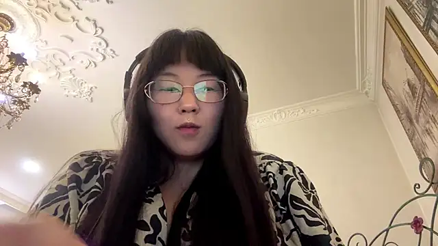 Snapshot of Feylinmay chatting on May 2026 06:02:02 PM Feylinmay online show from May 2026 06:02:02 PM