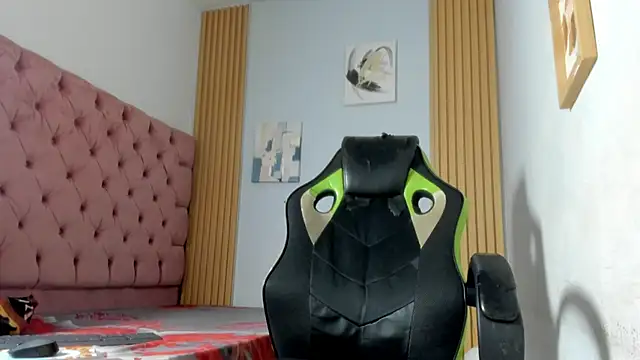 Snapshot of Kei_boycum18 chatting on April 2026 01:08:02 PM Kei boycum18 online show from April 2026 01:08:02 PM