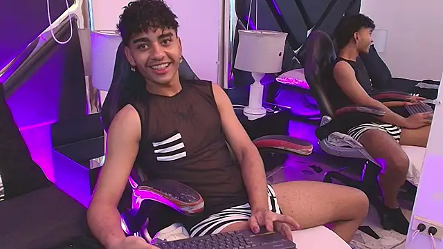 Snapshot of MiikeOthon chatting on April 2026 04:54:02 AM MiikeOthon online show from April 2026 04:54:02 AM