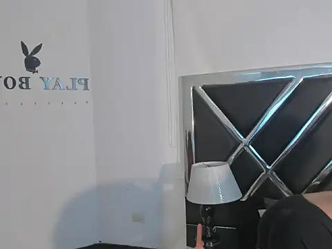 MiikeOthon online show from May 2026 02:52:01 AM