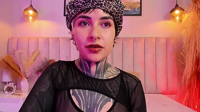 Luana fiore online show from May 2026 12:22:02 PM