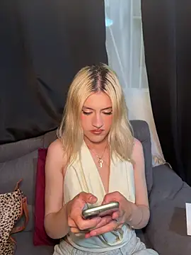 Lia fire online show from May 2026 05:05:02 AM