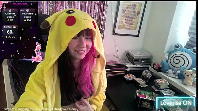 Snapshot of CutieTracer chatting on May 2026 02:58:01 PM CutieTracer online show from May 2026 02:58:01 PM