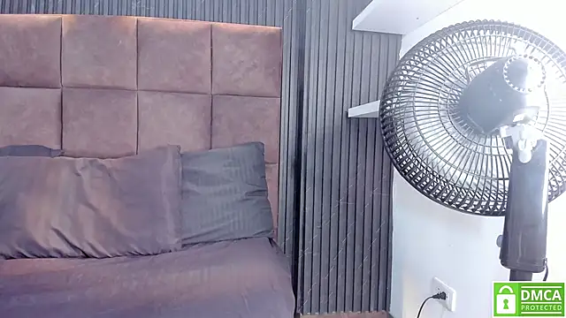 Debora Blaze  online show from April 2026 09:19:01 PM