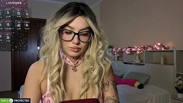Snapshot of Emily_Bloom_119 chatting on July 2026 08:38:01 AM Emily Bloom 119 online show from July 2026 08:38:01 AM