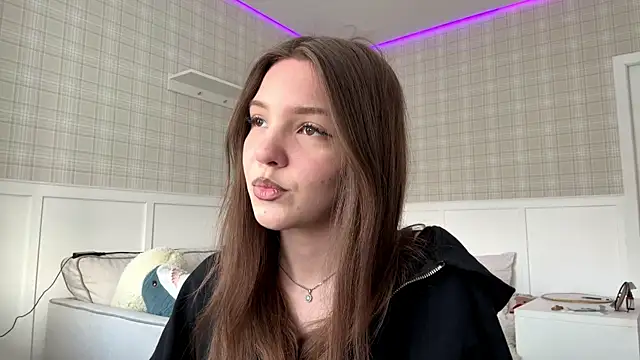 Snapshot of CassondraBern chatting on April 2026 02:06:02 PM CassondraBern online show from April 2026 02:06:02 PM