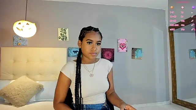 Melaniaa Roussee online show from May 2026 02:17:01 AM