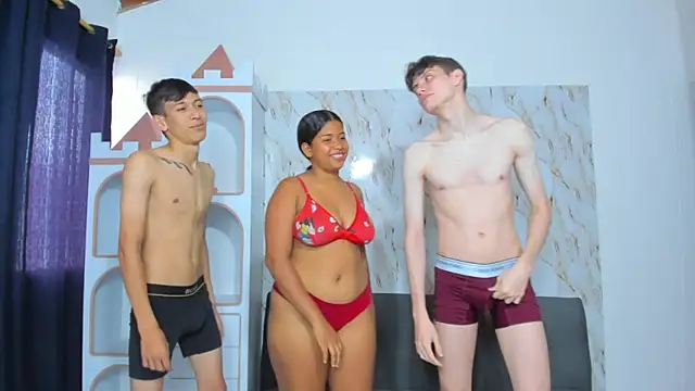 Snapshot of playhouse_couple chatting on April 2026 02:50:01 PM playhouse couple online show from April 2026 02:50:01 PM