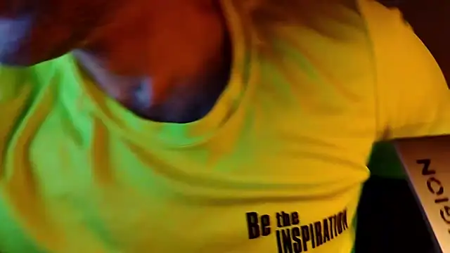 Snapshot of barebearstudio chatting on April 2026 09:21:01 AM barebearstudio online show from April 2026 09:21:01 AM