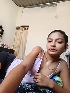 Lyra Siren online show from June 2026 07:57:01 PM