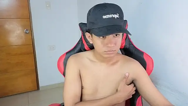 Snapshot of darknigthx chatting on April 2026 04:01:01 AM darknigthx online show from April 2026 04:01:01 AM