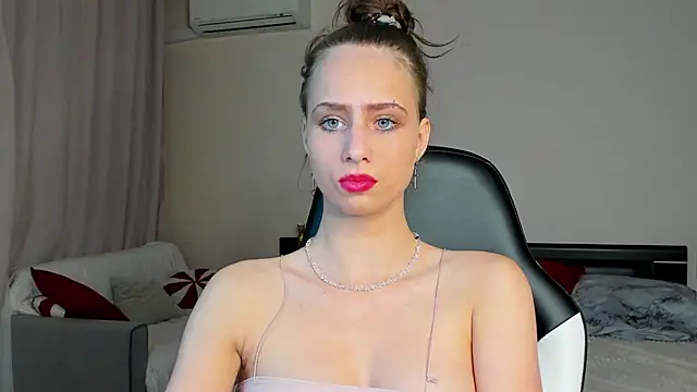 LoveBettie online show from July 2026 02:52:01 PM