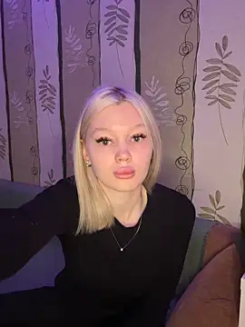 Snapshot of Velunari_ chatting on April 2026 05:51:02 AM Velunari online show from April 2026 05:51:02 AM