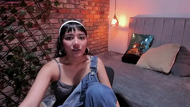 Hanna Clark   online show from May 2026 12:02:01 PM