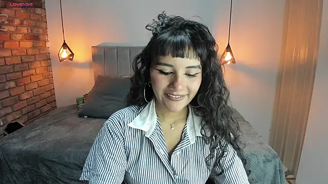 Hanna Clark   online show from May 2026 12:00:02 PM