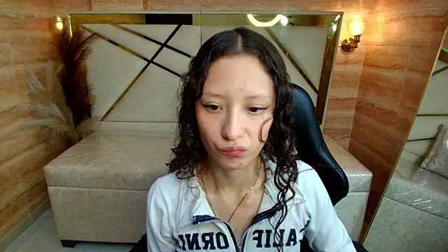 Snapshot of abby__r chatting on April 2026 12:33:02 PM abby r online show from April 2026 12:33:02 PM