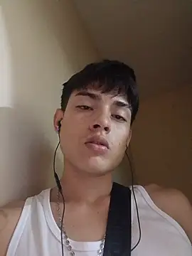 Snapshot of Thebestboyhot chatting on May 2026 05:03:02 AM Thebestboyhot online show from May 2026 05:03:02 AM