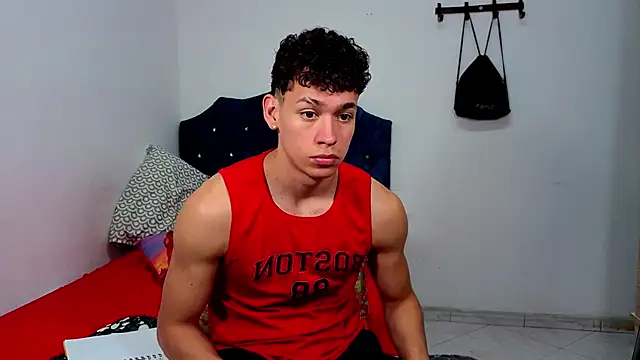 Snapshot of Myke_sexy chatting on April 2026 05:21:02 PM Myke sexy online show from April 2026 05:21:02 PM