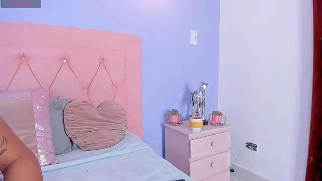 Snapshot of Kendall_Rous_ chatting on April 2026 01:22:02 PM Kendall Rous online show from April 2026 01:22:02 PM