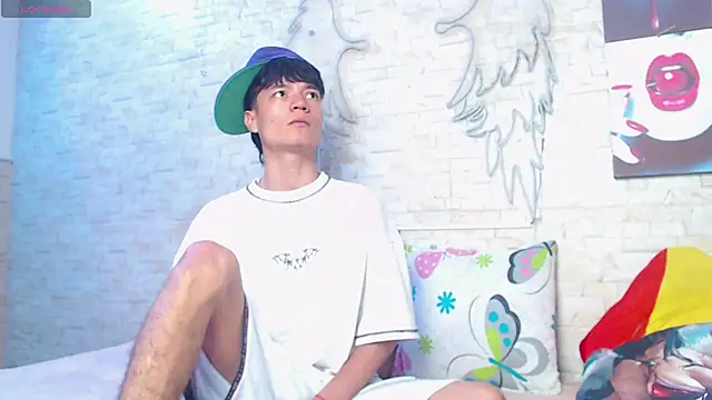 Alex latino  online show from April 2026 12:30:02 AM